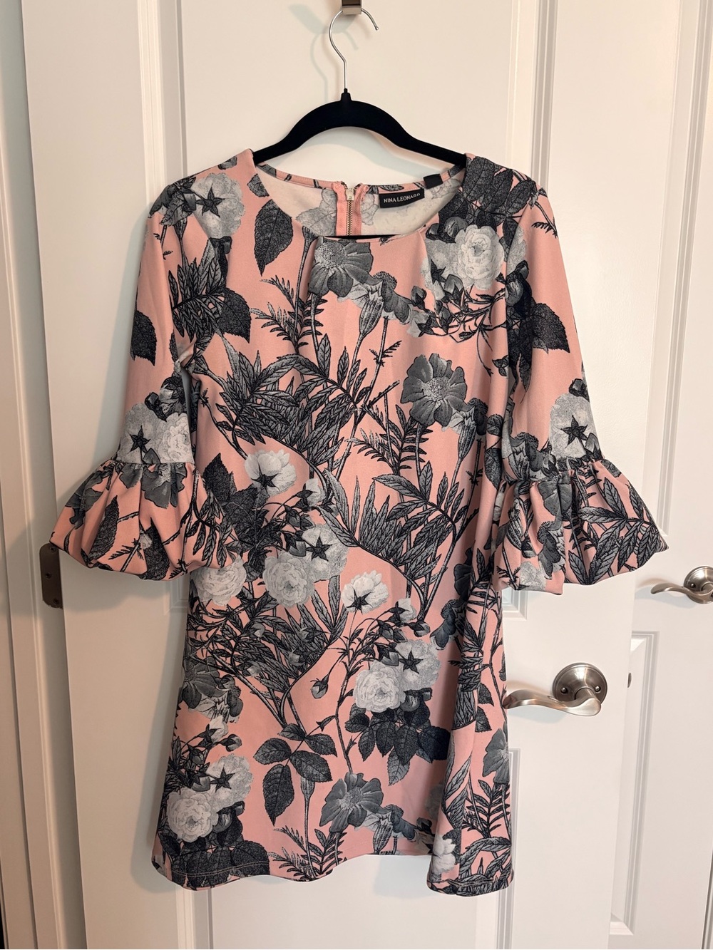 Nina Leonard Dress size Small